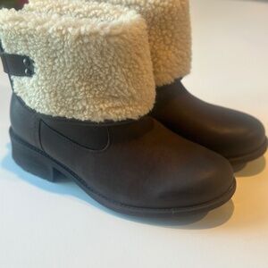 UGG Aldon Leather Boots with Sherpa Lining ✨